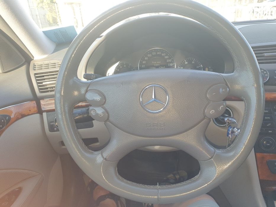 Sprzedam bardzo zadbanego Mercedesa E211