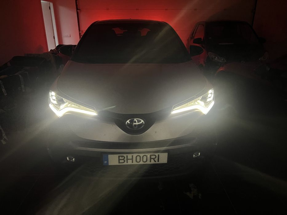 Toyota C-HR 1.8 HSD Hybrid pack exclusive + luxury