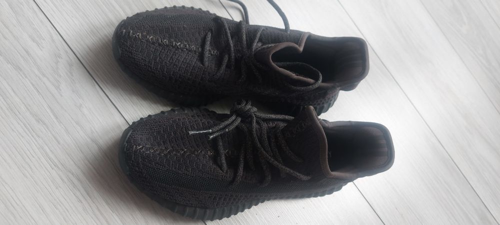 Adidas     yeezy