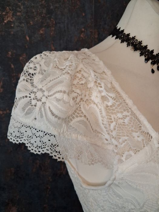 Białe koronkowe body damskie rozmiar M