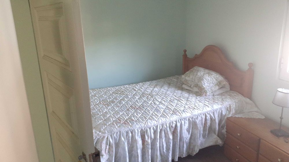 Vendo cama de viúvo, e com mais duas camas