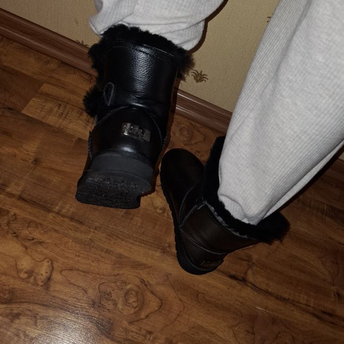 Угі шкіряні 37 р