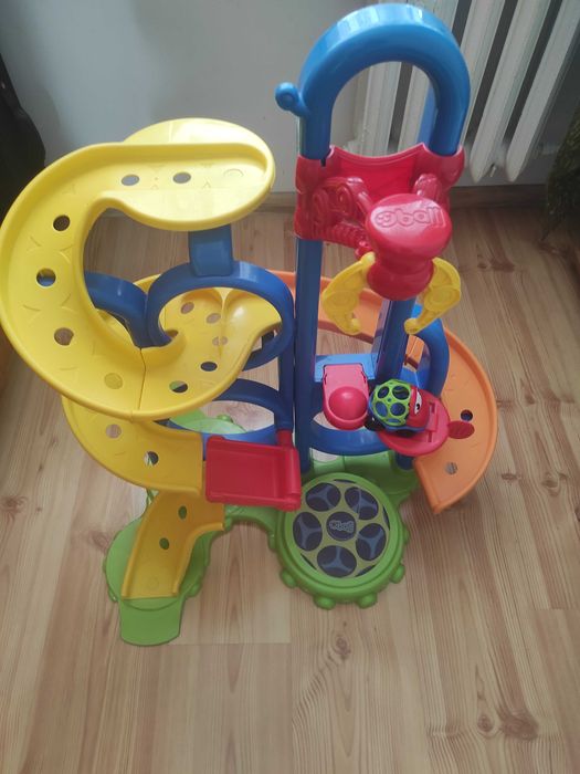 Tor dla samochodów oball plus samochód