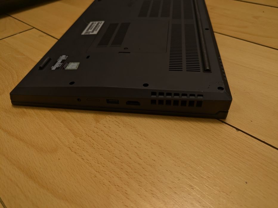 Lenovo ThinkPad P15 FHD IPS  i5-10400H/16GB/256GB/Nvidia Quadro T1000