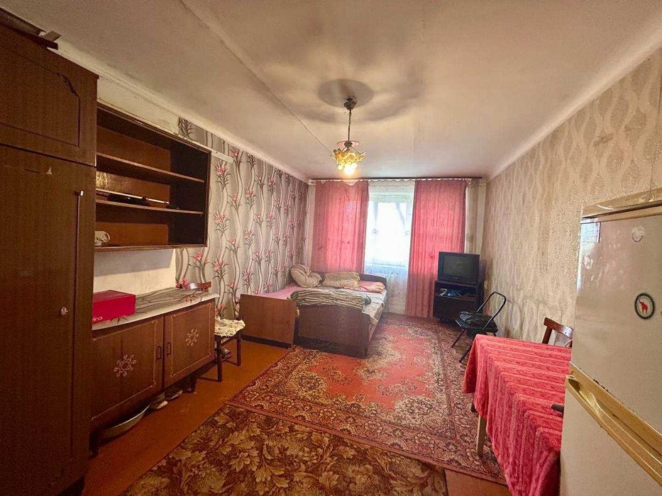 Велика кімната в гуртожитку по вул. Вітрука