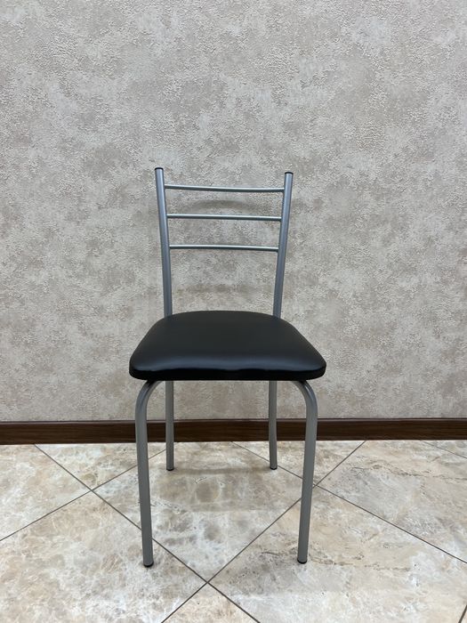 Кухонні стільці на кухню і балкон