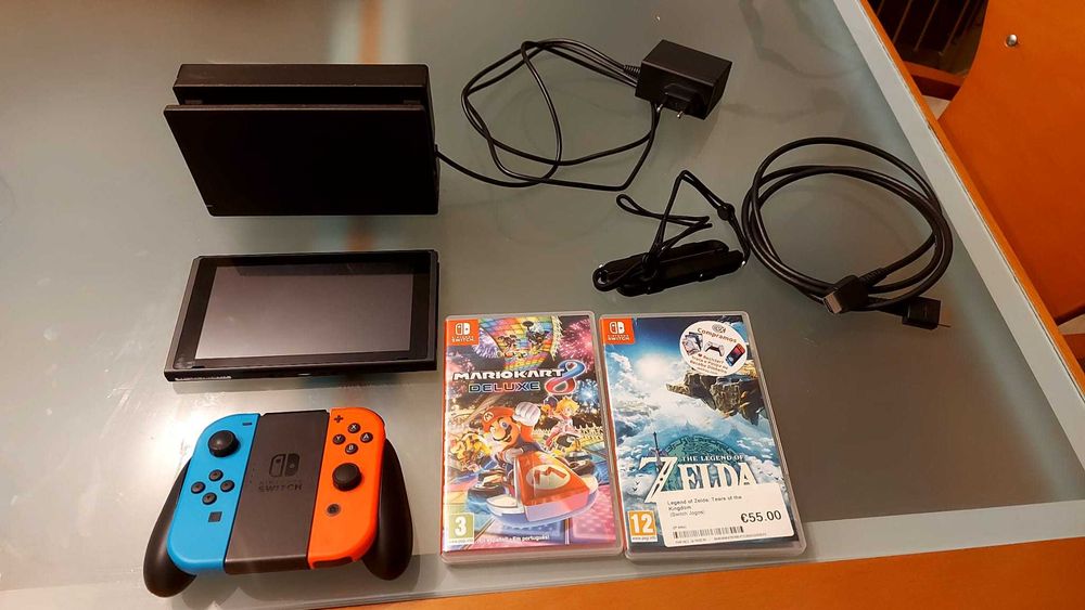 Nintendo Switch Completa - Zelda Tears of the Kingdom e Mario Kart 8