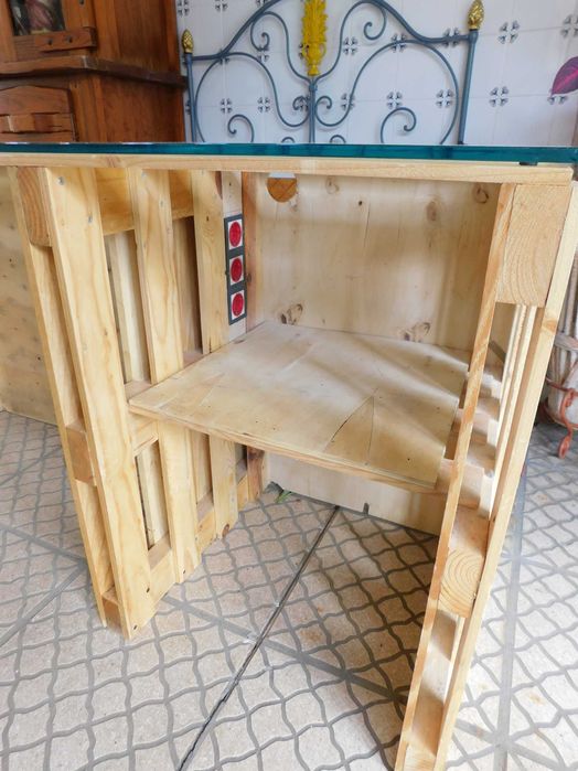 Secretária feita de paletes