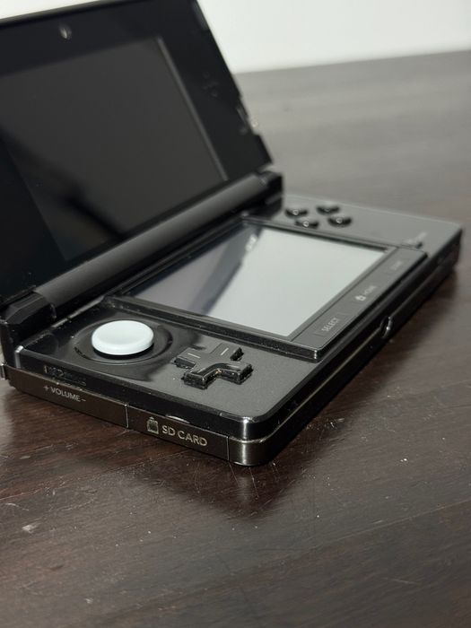 Nintendo 3DS Czarna Błyszcząca – Oryginalny Model 2011 | W pełni sprawna