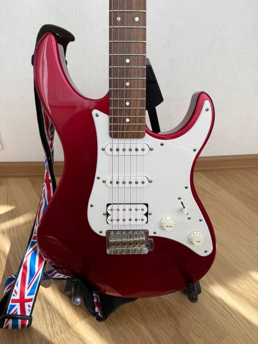 Електро гітара Yamaha Pacifica 012
