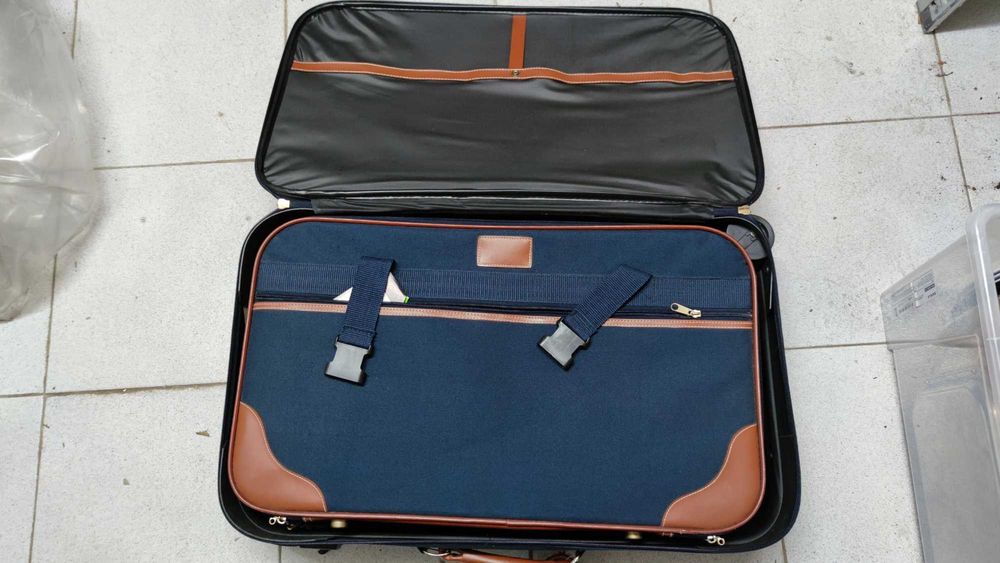 Set of 2 Travel Suitcases64585636402945125