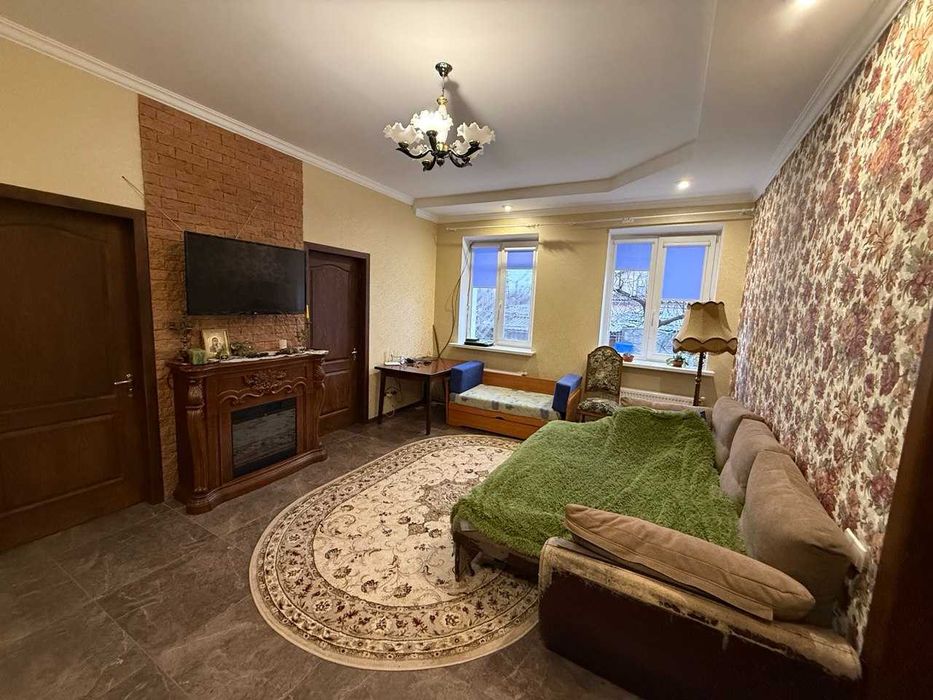 Продам пол дома Приднепровск Центральная часть Левый берег