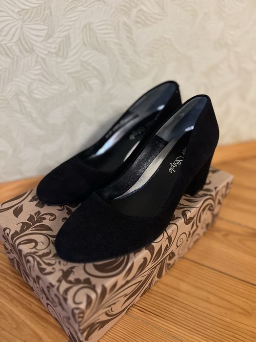 Продам туфлі замшеві