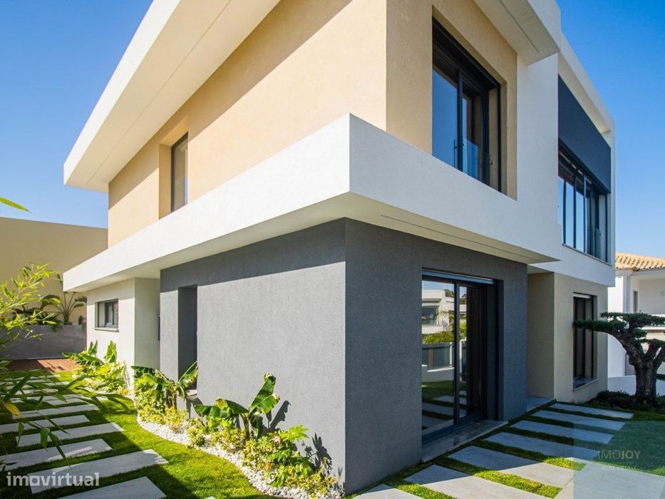 Moradia T5 com Piscina e Jardim no Arneiro