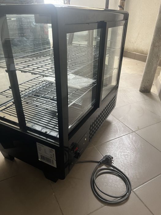 Холодильна Вітрина Кондитерська Настільна Обʼєм 100 літрів