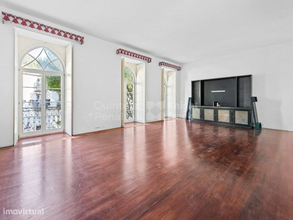 Apartamento T4 em palácio junto do Castelo de São Jorge