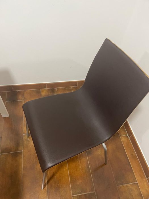 Mesa IKEA  e cadeiras ( só até dia 27/07)