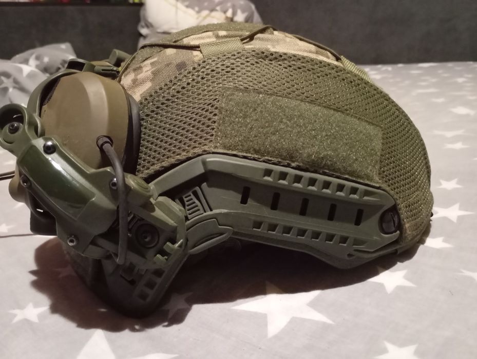 Шолом з навушниками