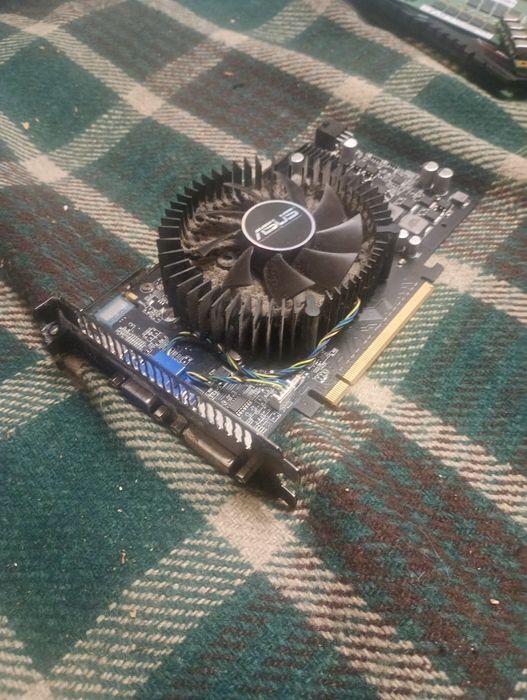 Asus GTX 550 Ti 1 GB GDDR5