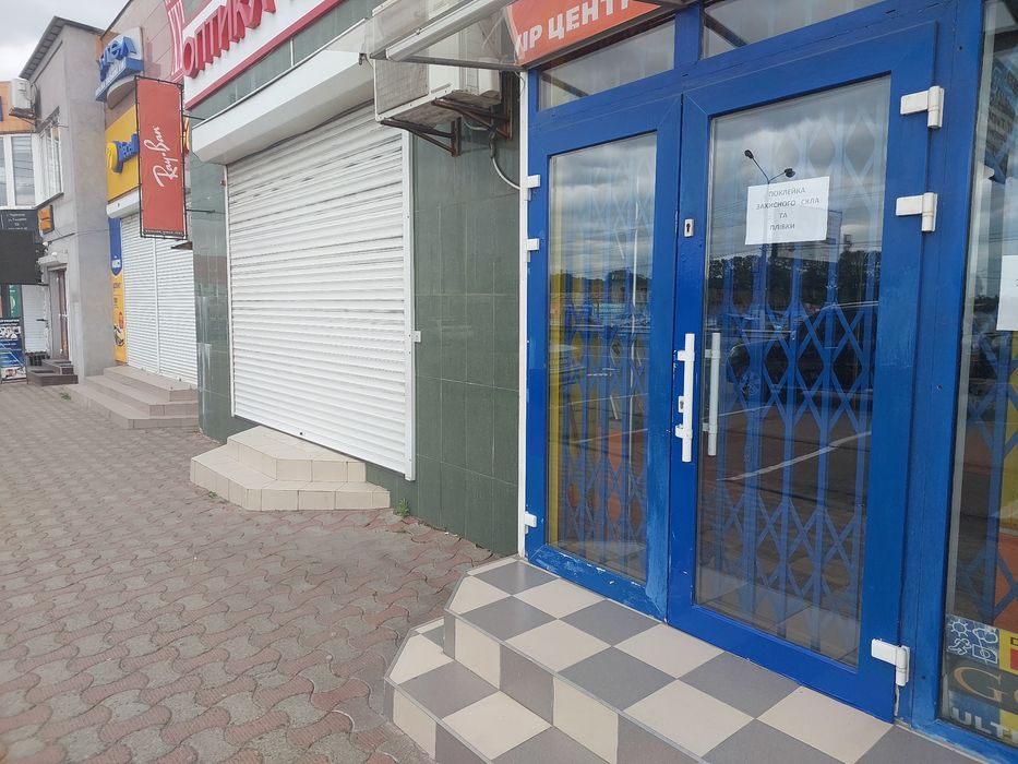 Оренда магазину фасад .Калинівський ринок.