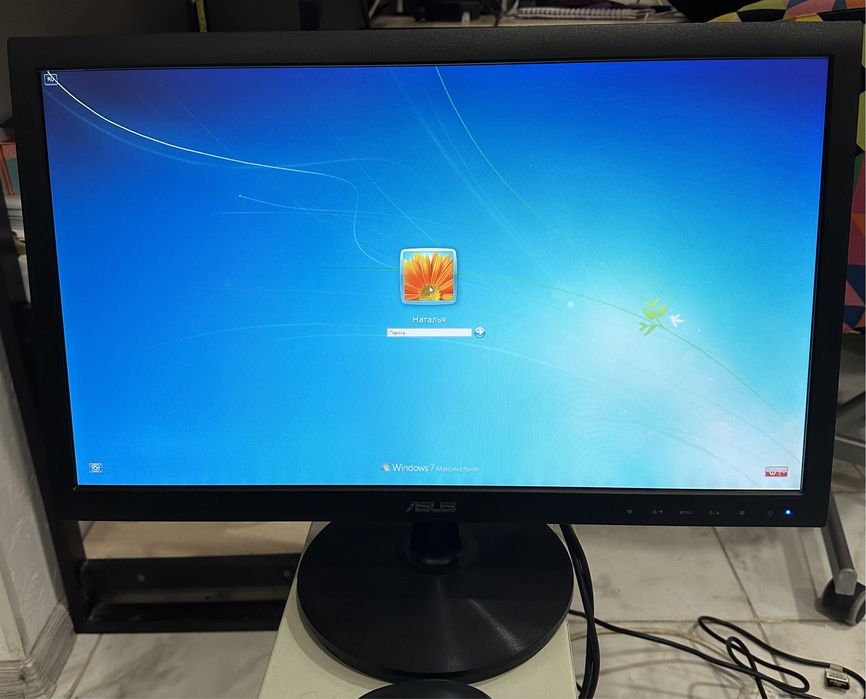 Монітор Asus