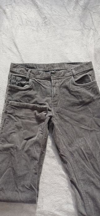 Spodnie marki Livegry