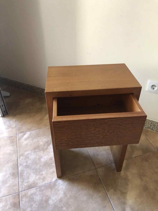 Mesa de apoio ou cabeceira