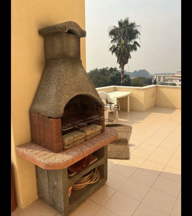 Anúncio de Arrendamento – Apartamento T3 com Terraço, Vista Mar, Churrasqueira