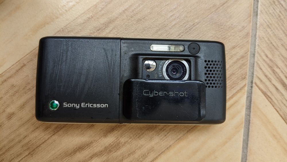 Sony Ericsson K800i UA-UCRF