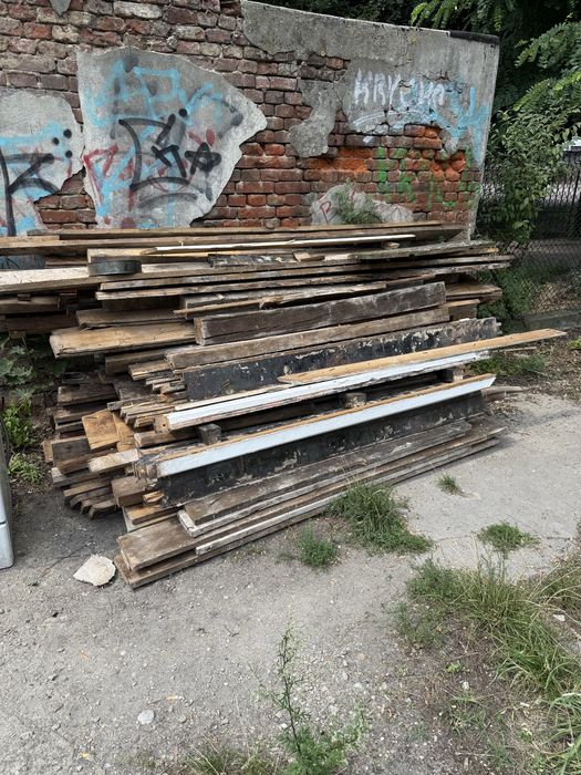 Deski drewniane.