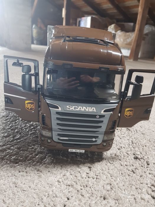 Bruder Scania super 560R z kontenerem UPS