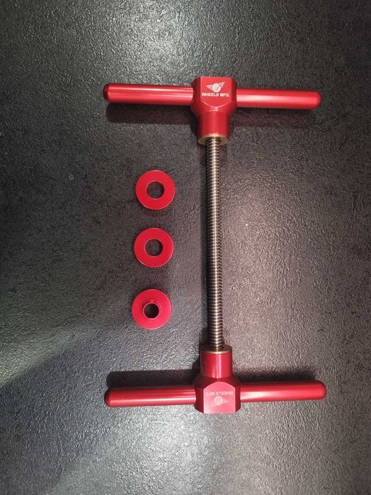 Rowerowa prasa serwisowa MFG wheels