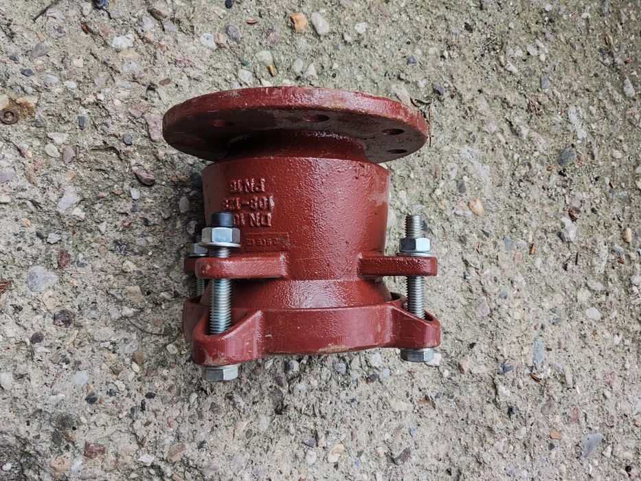 Łącznik rurowo kołnierzowy dn 100