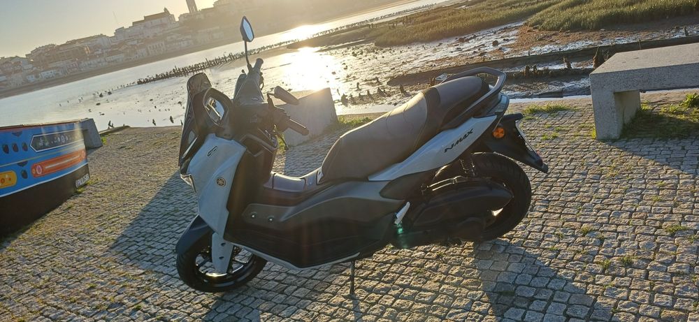 Yamaha NMAX TECH MAX 2025 C/ GPS - Garantia até 06/2028