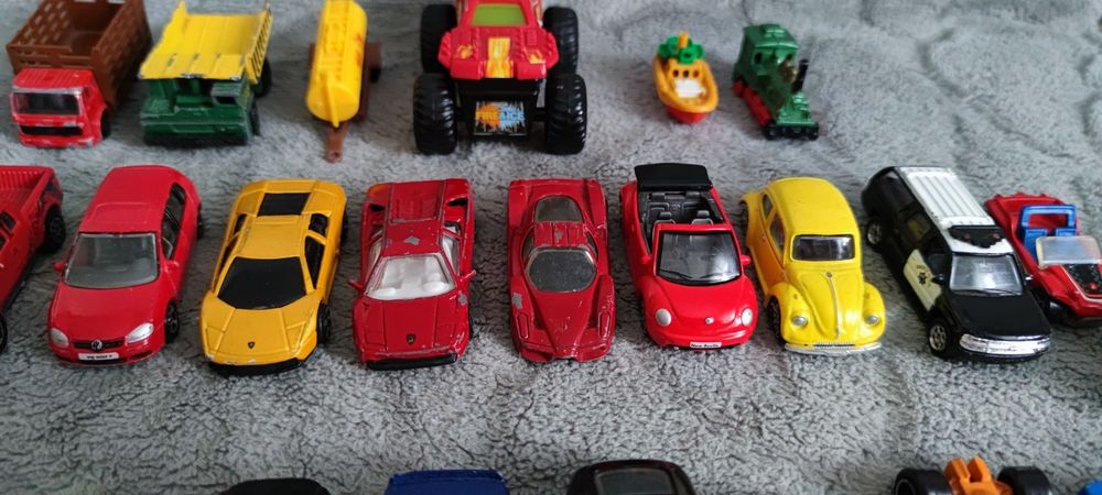 Duży zestaw zabawek aut hotwheels, realtoy, Mattel, Maisto, Welly...