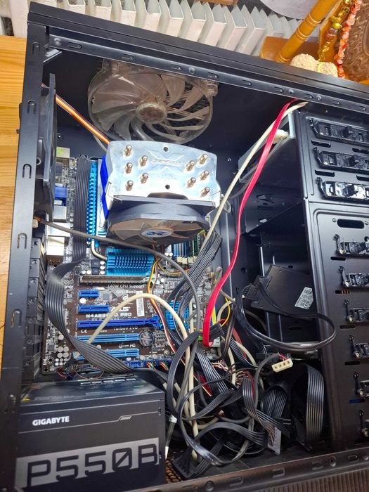 Компьютер системный блок 6 ядер в комп монитор клавиатура мышь колонки