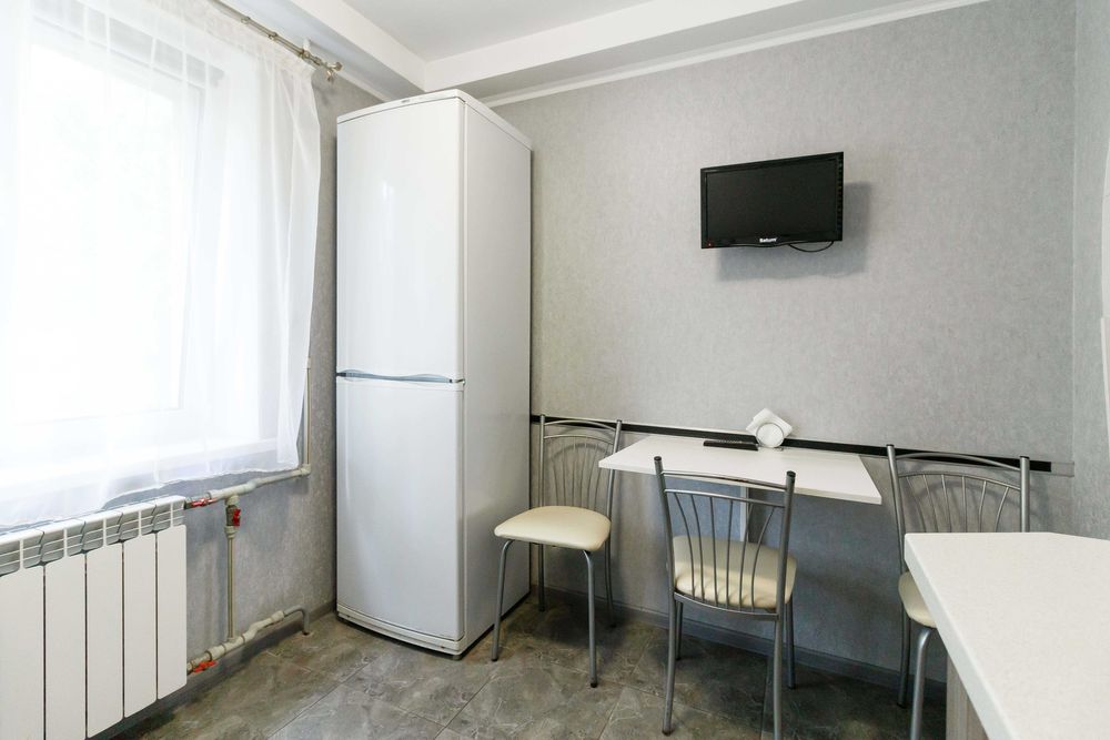 ПОГОДИННО-ПОДОБОВО 1к. кв, 1 ПОВЕРХ м Героїв Дніпра, Оболонський пр 37