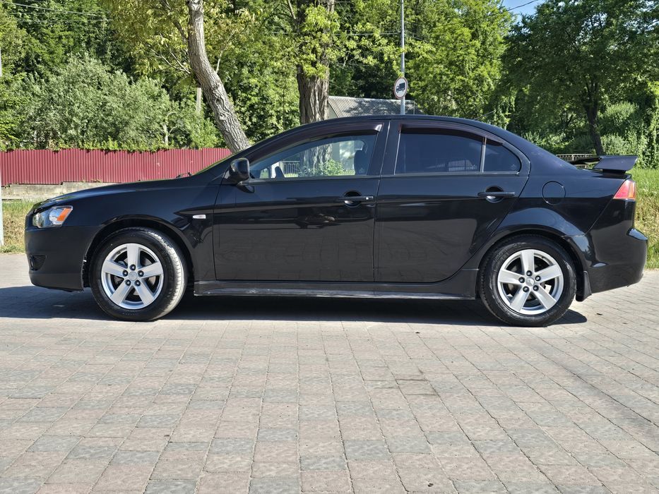 Mitsubishi Lancer X (10)