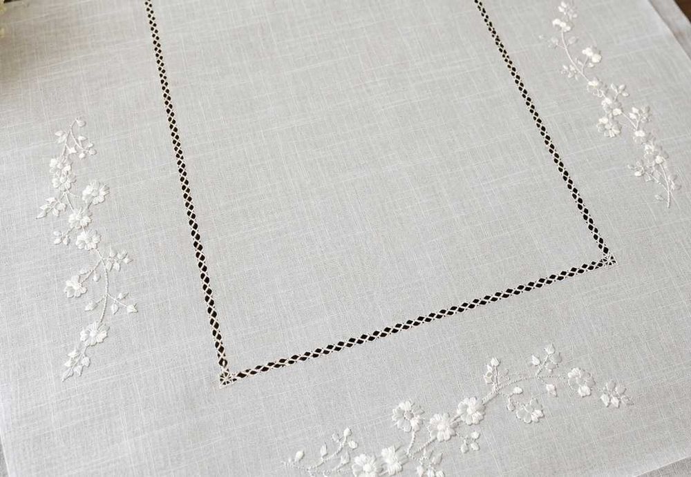 Toalha de Mesa 180 x 320 cm Bordado à Máquina - branca