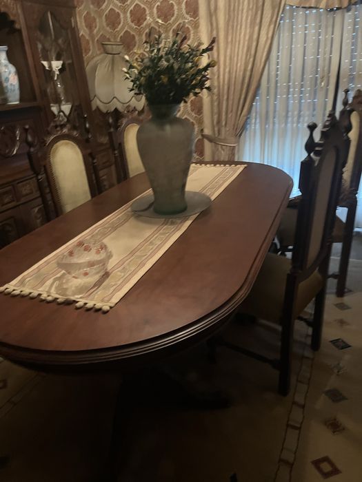 Mobilia de sala de jantar com 8 cadeiras