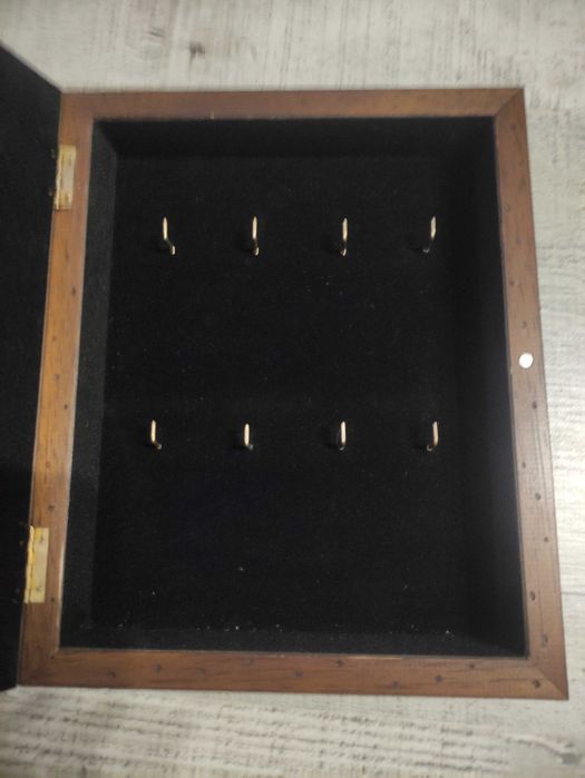 Chaveiros  com bordado castelo branco
