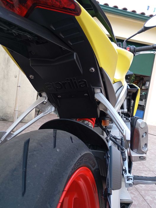 Aprilia Tuono 660 acid gold