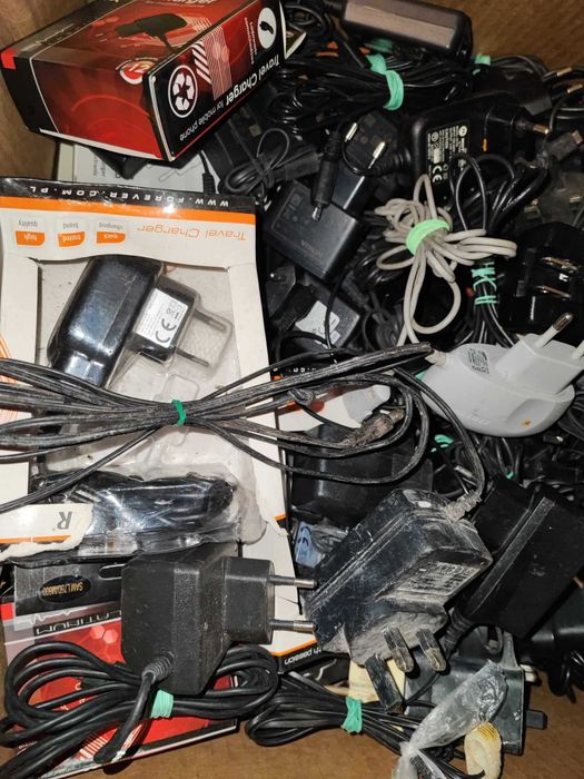 Zasilacze do laptopów oraz telefonów