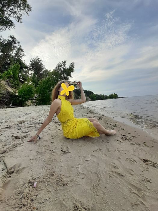 Літній яскравий костюм 2-ка топ і спідниця
топ і спідниця


Майже нови