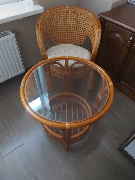 Продаю 2 кресла и столик ротанг