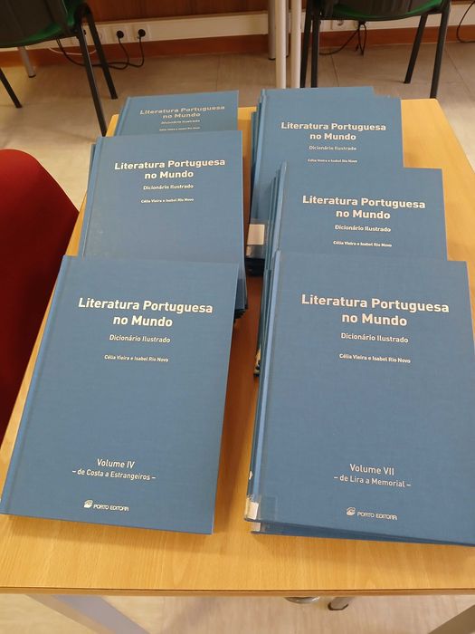 24 volumes (obra completa) sobre a Literatura Portuguesa no Mundo