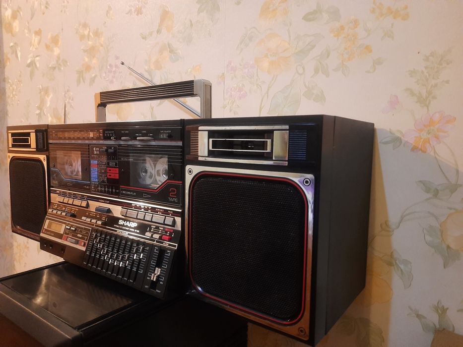 Продам магнитофон sharp 800 черный
