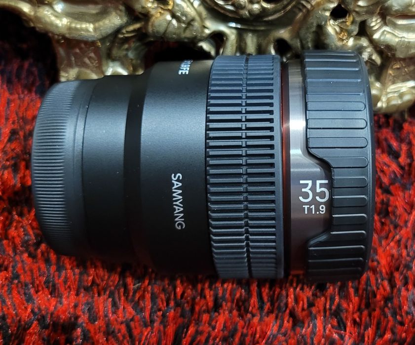 Objectiva SAMYANG 35mm V-AF T1-9FE. 350euros