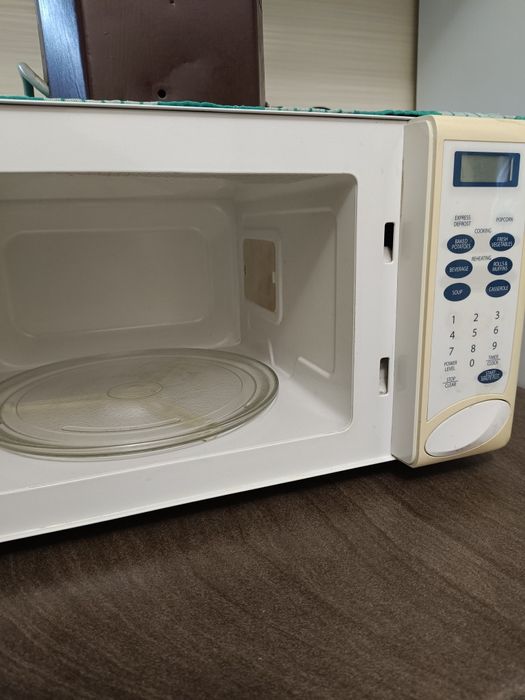 Мікрохвильова піч Sharp