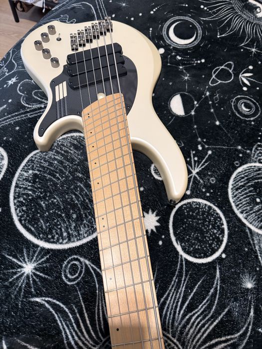 Dingwall Nolly Combustion 6 string multiscale